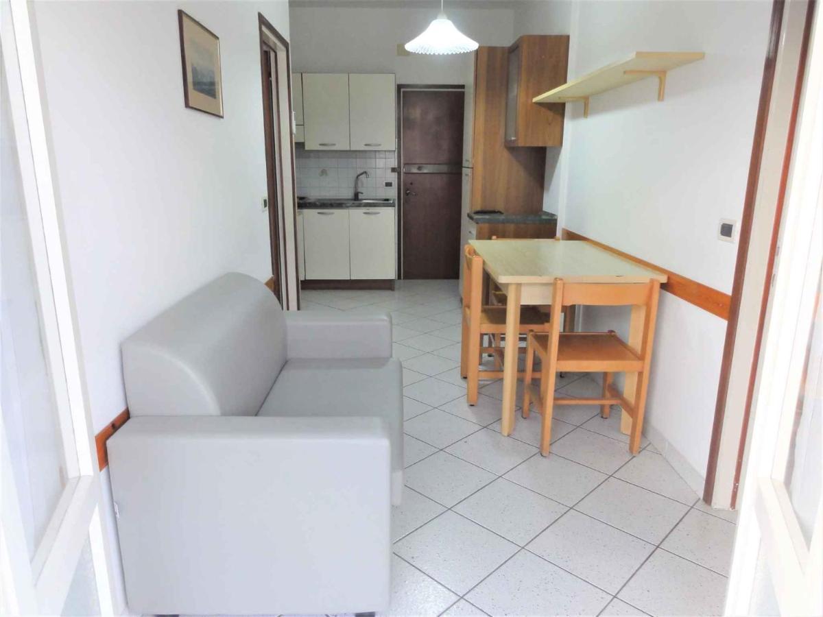 In 37068 Apartment